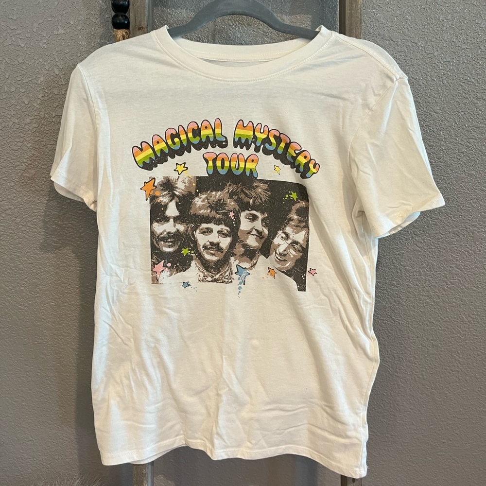 Crème colored beetles tour shirt